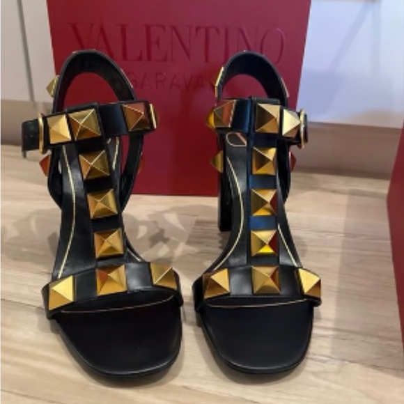 Brand new Valentino sandals. Never worn! - Picture 3 of 7